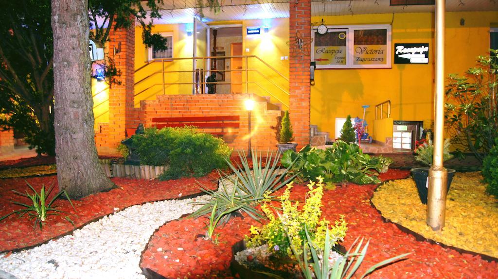 Willa-Restauracja Victoria Ostrowiec Swietokrzyski Exterior photo